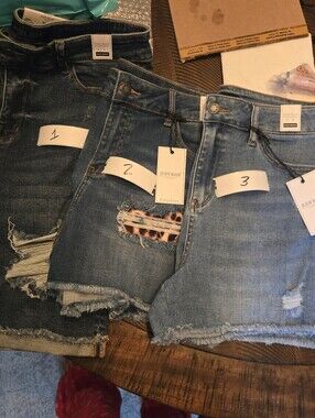 NEW WITH TAGS Judy Blue High Rise Distressed Women's Jeans - Medium Stone